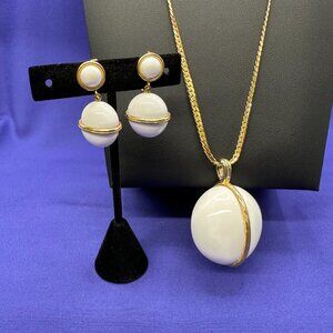 Rare VTG Crown Trifari Lucite Modernist Pendant Necklace & Matching Earrings
